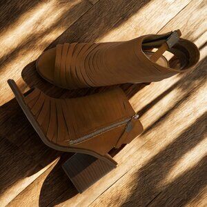 Chic Brown Heeled Booties – Women’s Size 8.5 – NEW